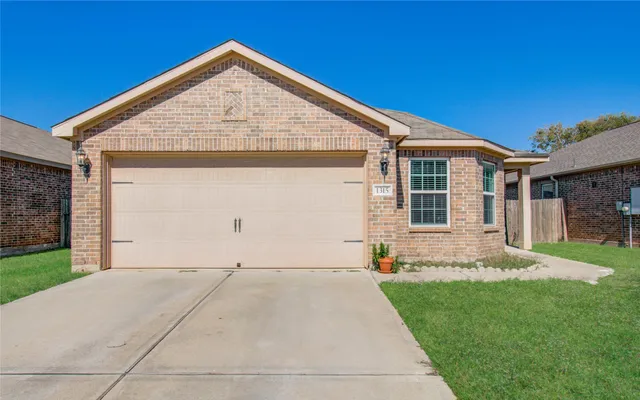 $2,200 | 1315 Diamond Drape Drive, Rosharon, TX 77583