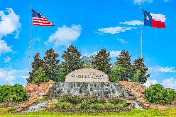 1315 Diamond Drape Drive Rosharon, TX 77583 - Photo 33 of 40 Sterling Lakes West, Gated community