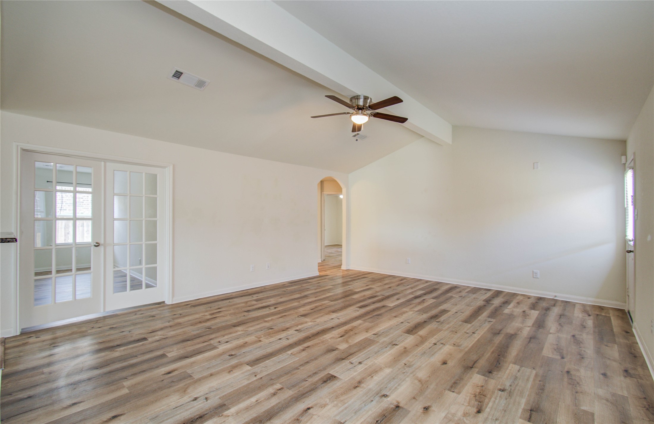 1315 Diamond Drape Drive Rosharon, TX 77583 - Photo 4 of 40 Living Room