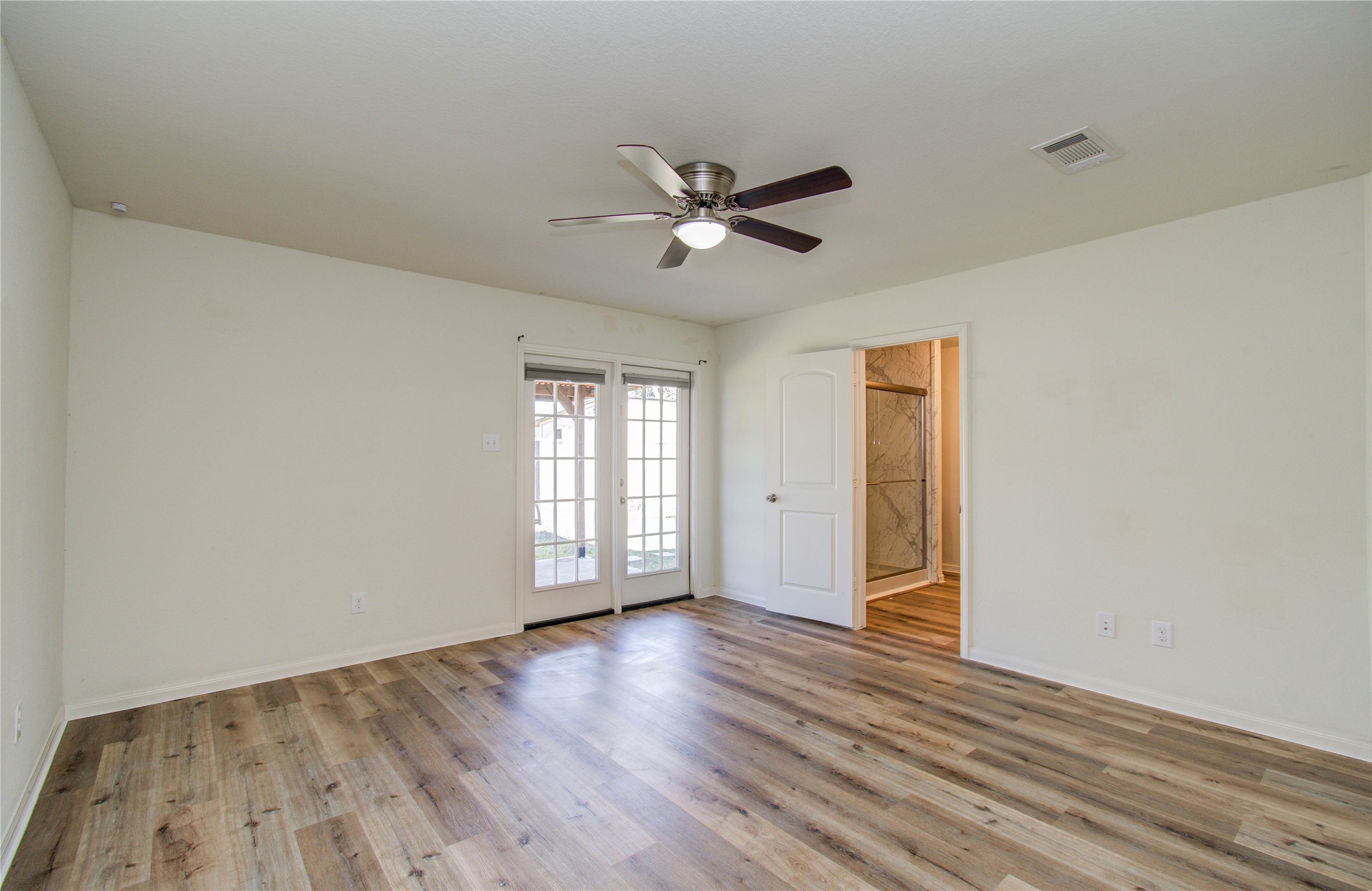 1315 Diamond Drape Drive Rosharon, TX 77583 - Photo 5 of 40 Primary Bedroom