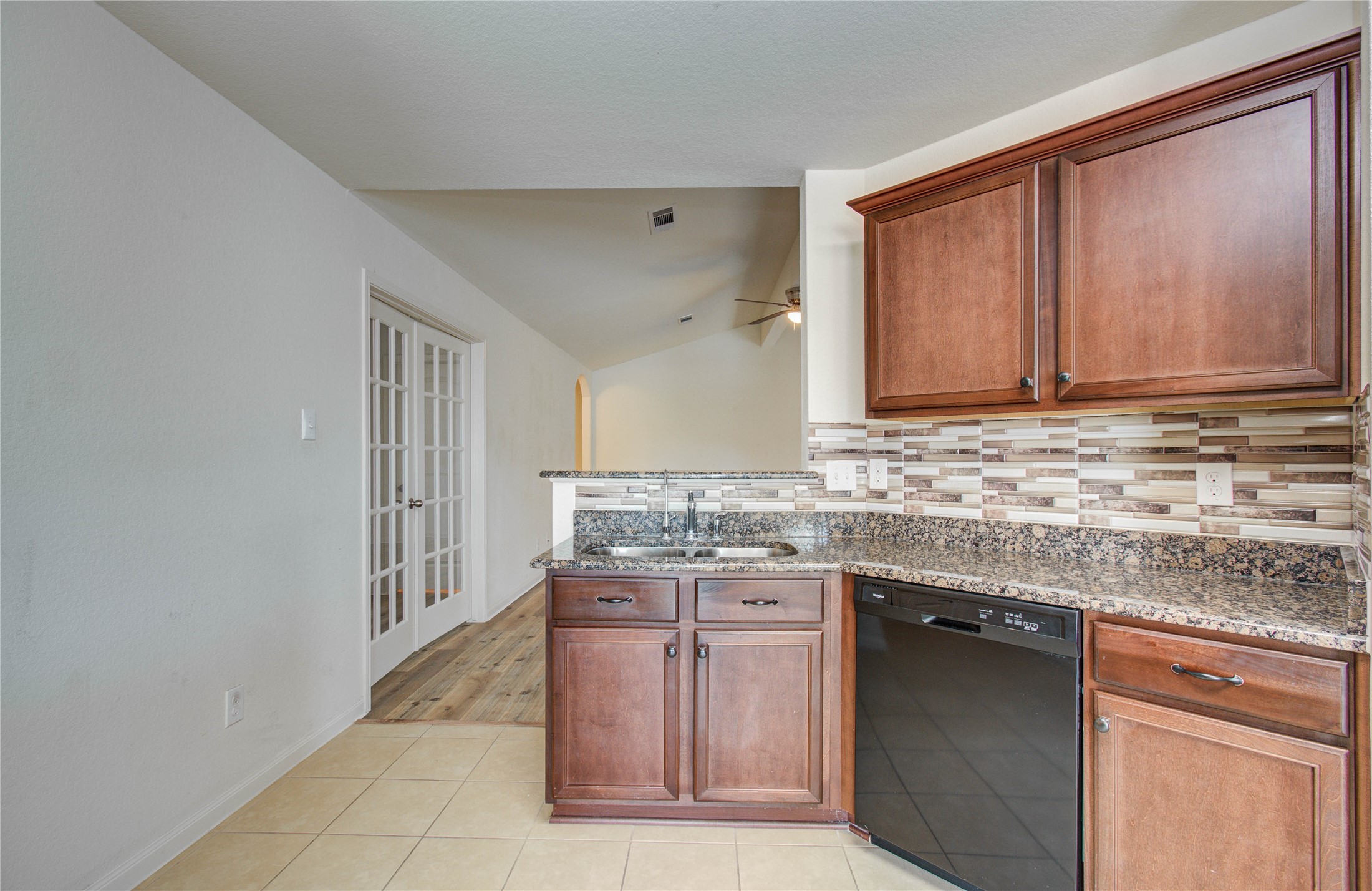 1315 Diamond Drape Drive Rosharon, TX 77583 - Photo 8 of 40 Kitchen