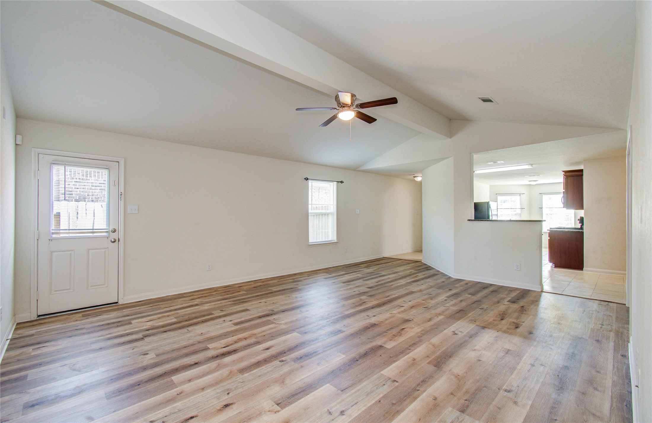 1315 Diamond Drape Drive Rosharon, TX 77583 - Photo 10 of 40 Living Room