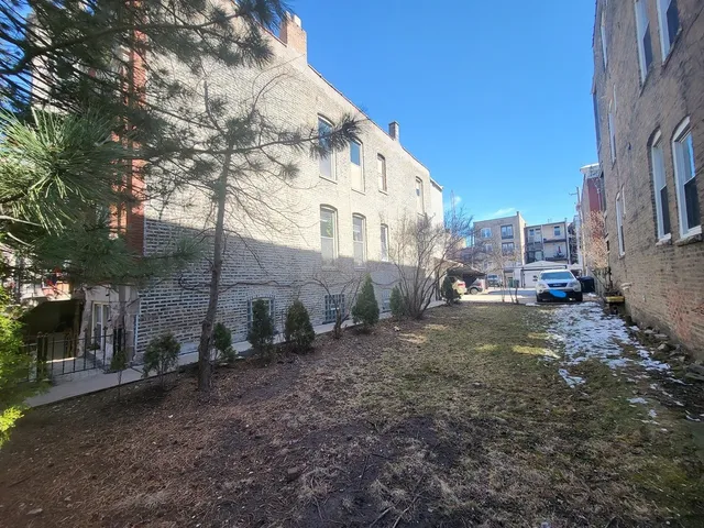 $1,100,000 | 1331 North Campbell Avenue, Chicago, IL 60622