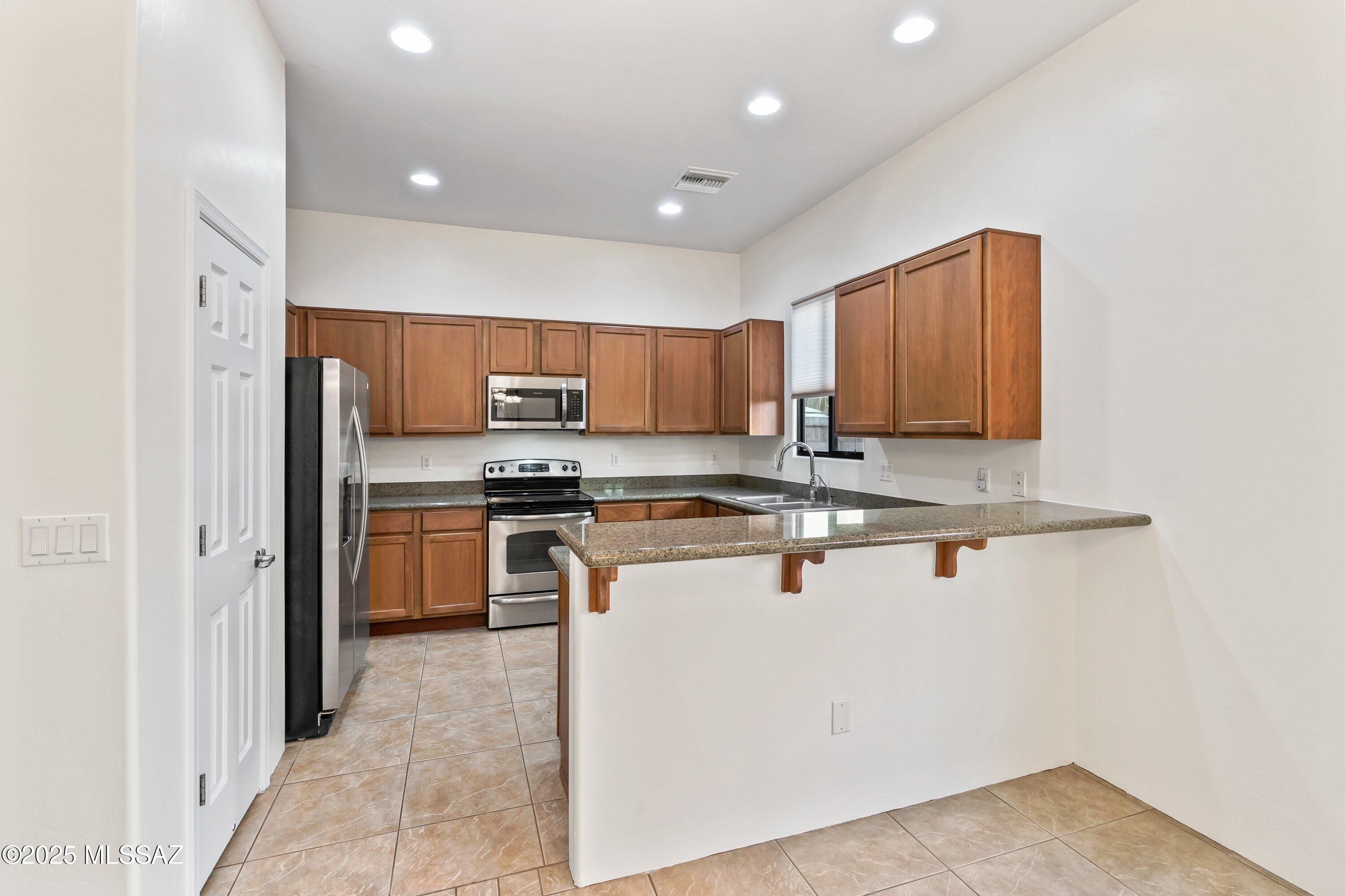443 East Croydon Park Road Tucson, AZ 85704 - Photo 8 of 28