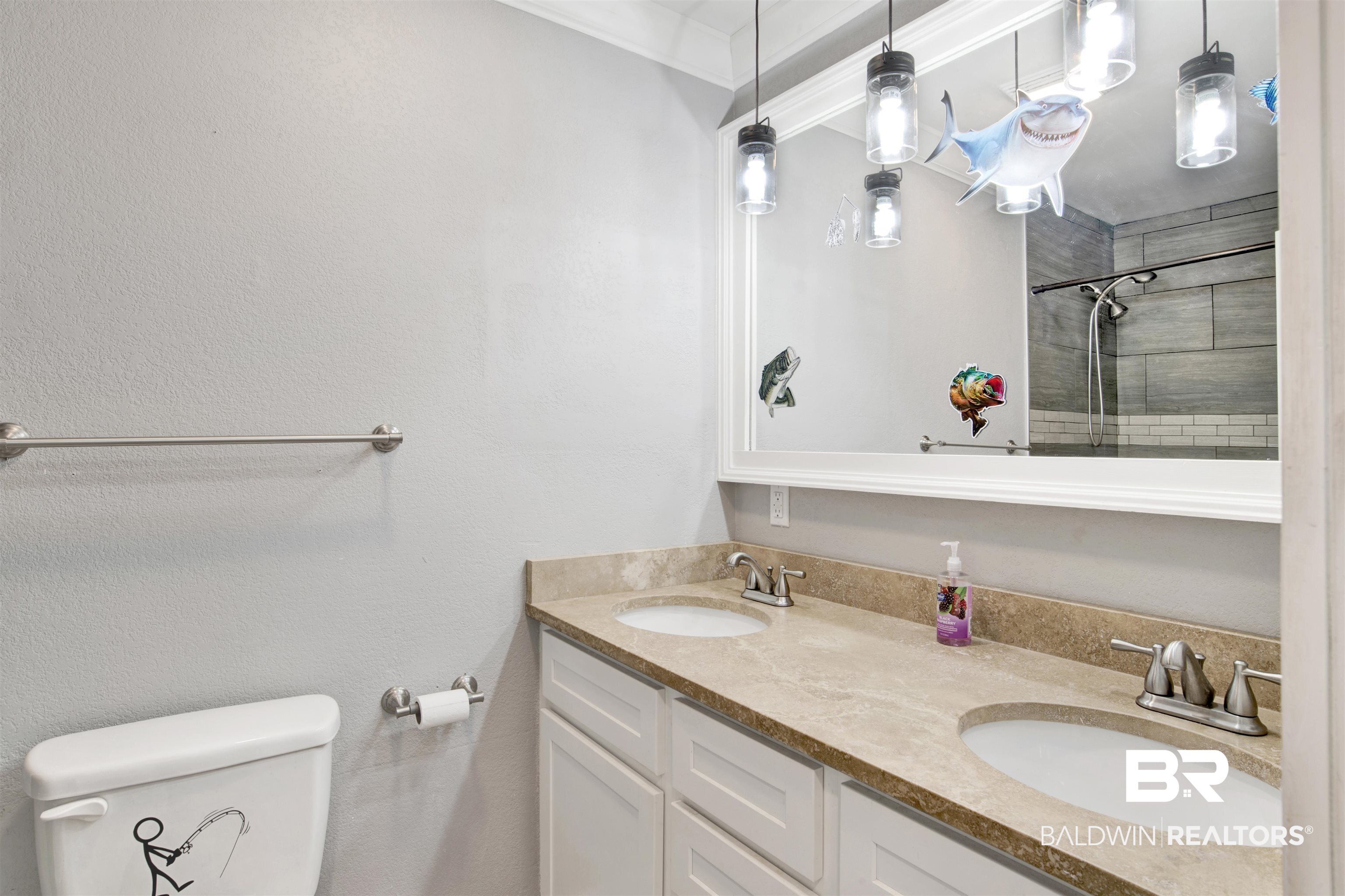 1011 North Oak Street Foley, AL 36535 - Photo 18 of 26 Guest bathroom