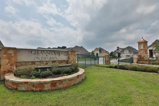 $485,000 | 8827 Leaning Hollow Lane, Spring, TX 77379