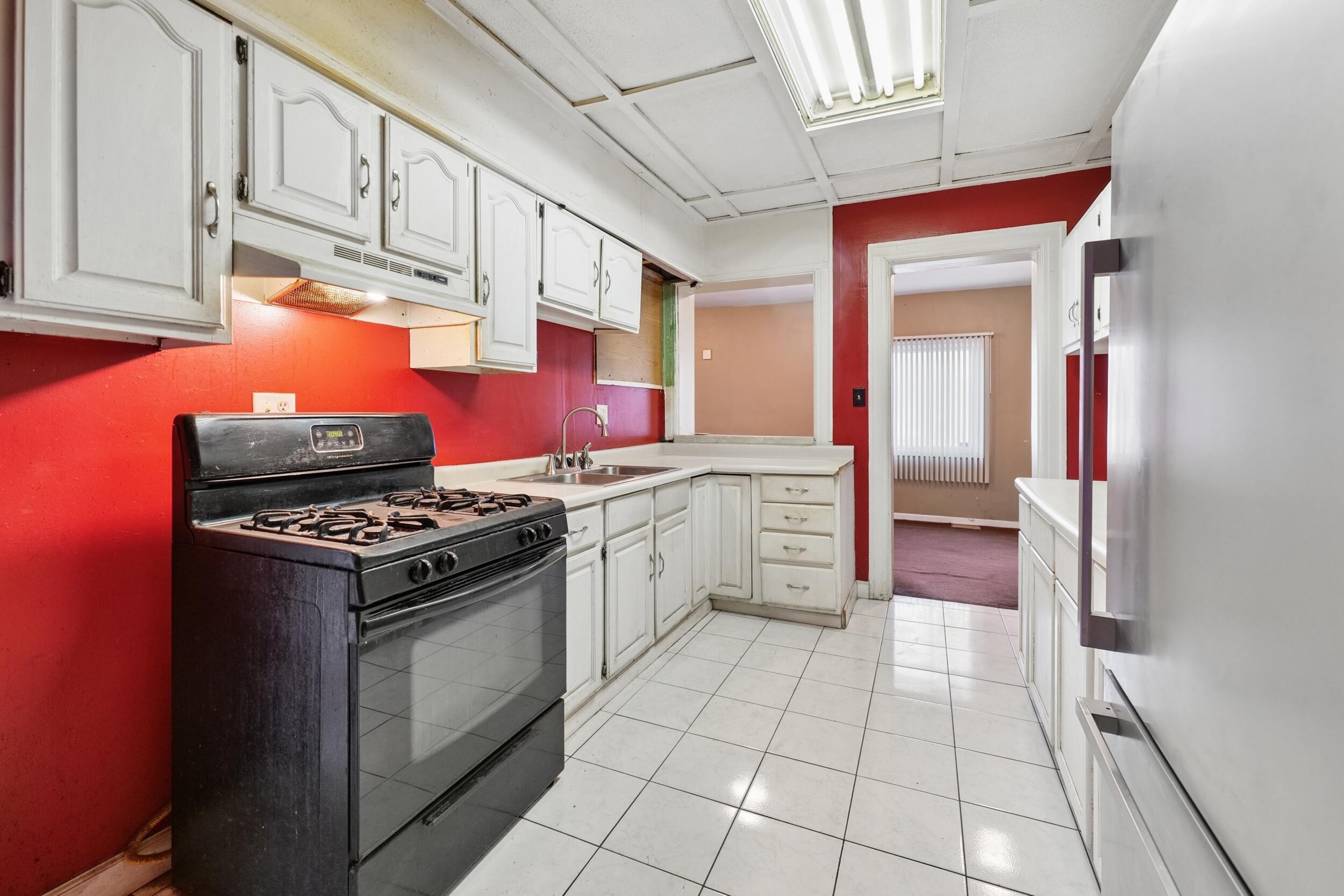 568 Johnson Street Gary, IN 46402 - Photo 9 of 24 2500x1666