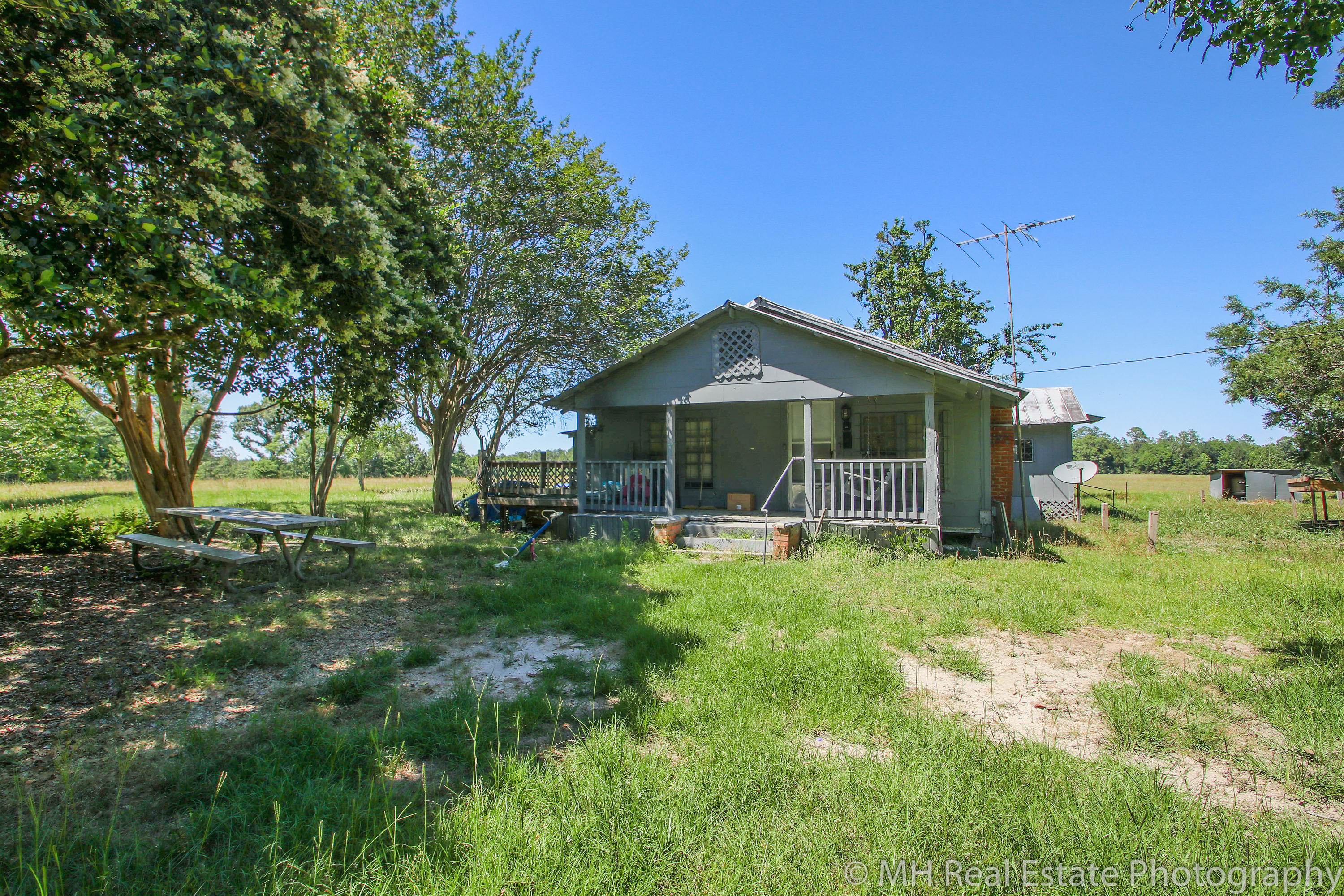 716 Wallace Road DeFuniak Springs, FL 32433 - Photo 7 of 48 a backyard of a house with table and chairs