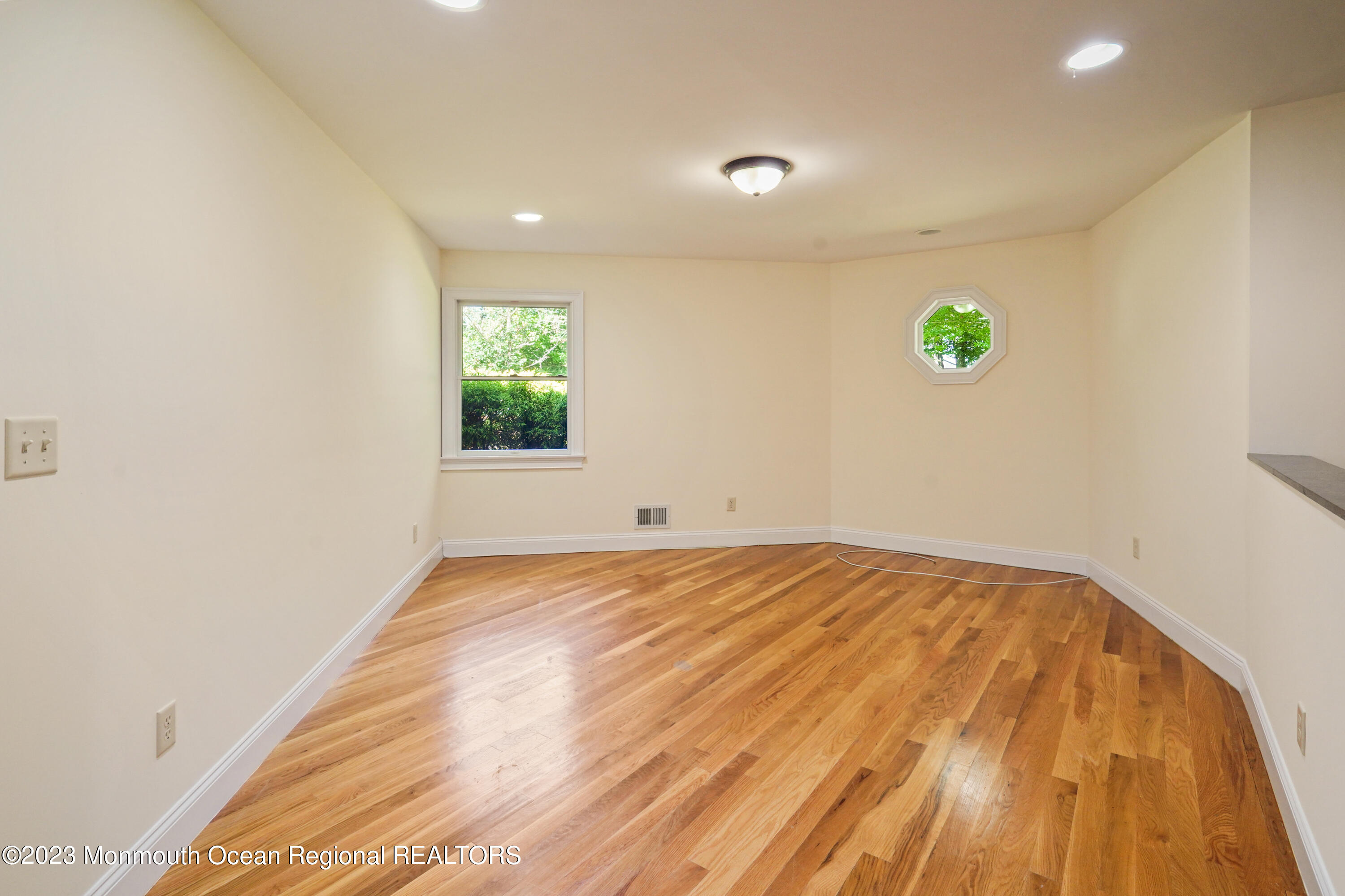 95 Daum Road Manalapan, NJ 07726 - Photo 17 of 48 Living Room