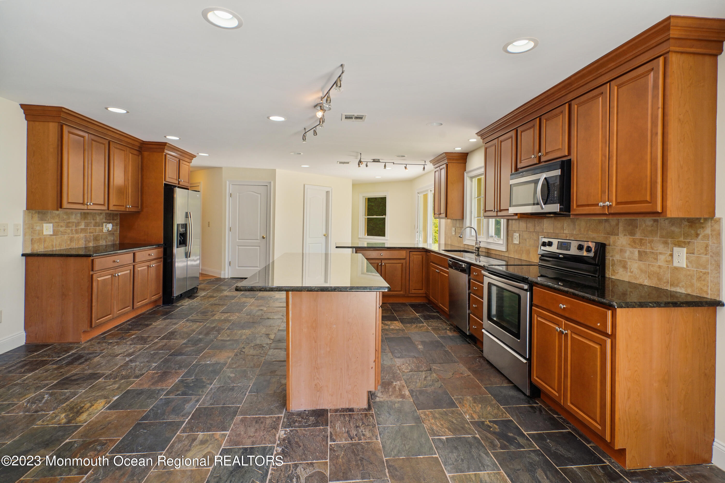 95 Daum Road Manalapan, NJ 07726 - Photo 22 of 48 Kitchen