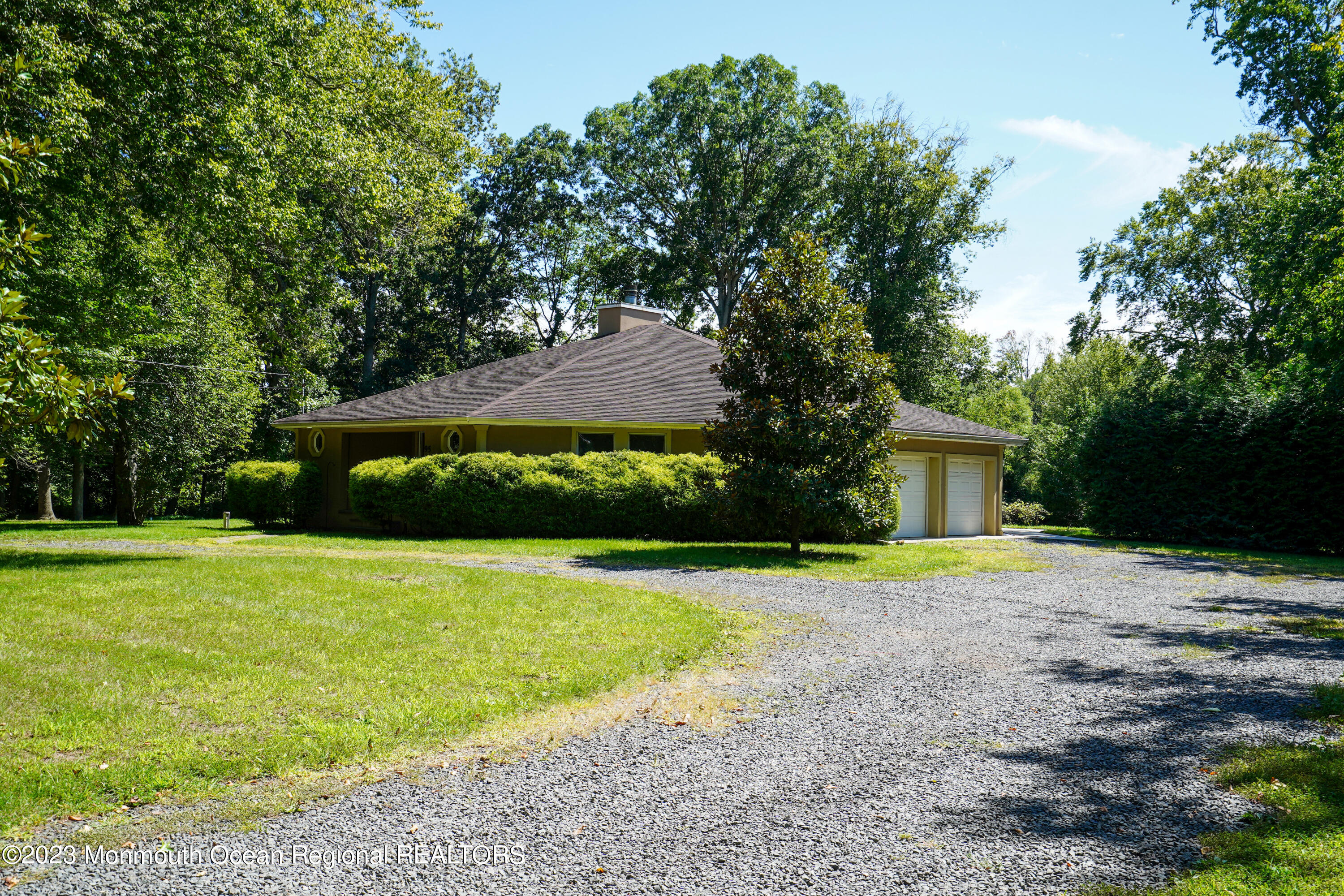 95 Daum Road Manalapan, NJ 07726 - Photo 42 of 48 2 Car Garage