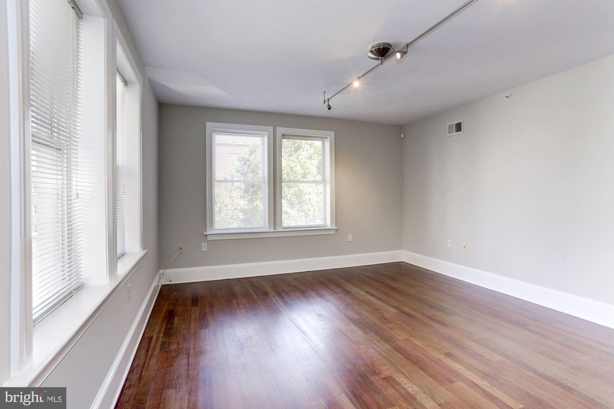 1465 Columbia Road Northwest, Unit 303 Washington, DC 20009 - Photo 17 of 42 Living Room