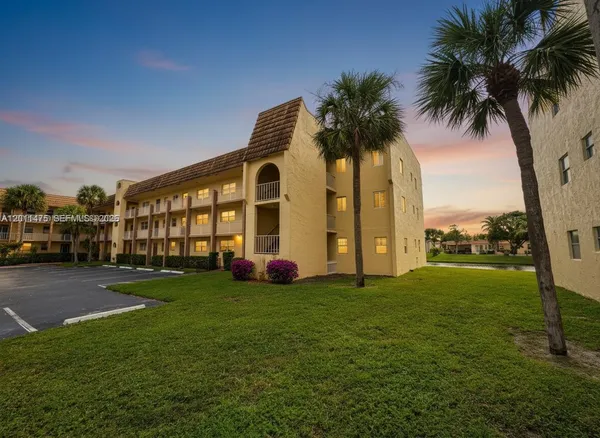 $115,000 | 8465 Sunrise Lakes Boulevard, Unit 212, Sunrise, FL 33322