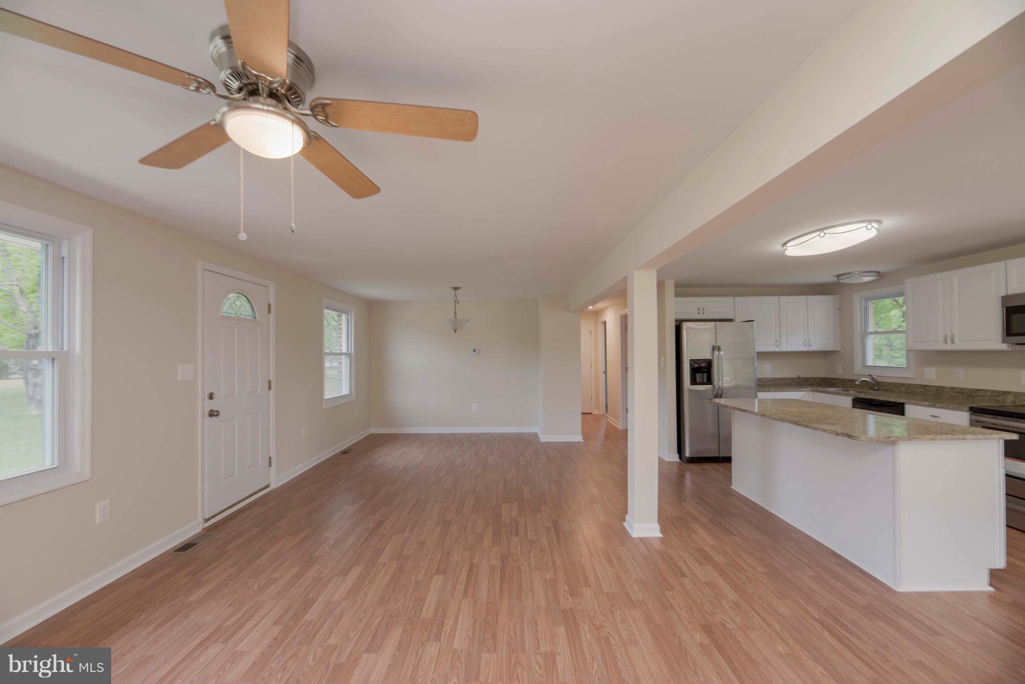 14363 Round Hill Road King George, VA 22485 - Photo 5 of 28 Living Room