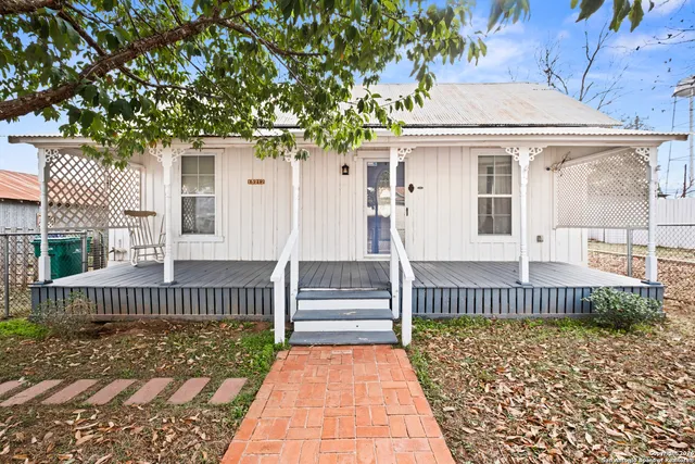 $210,000 | 15212 Oak Street, Lytle, TX 78052