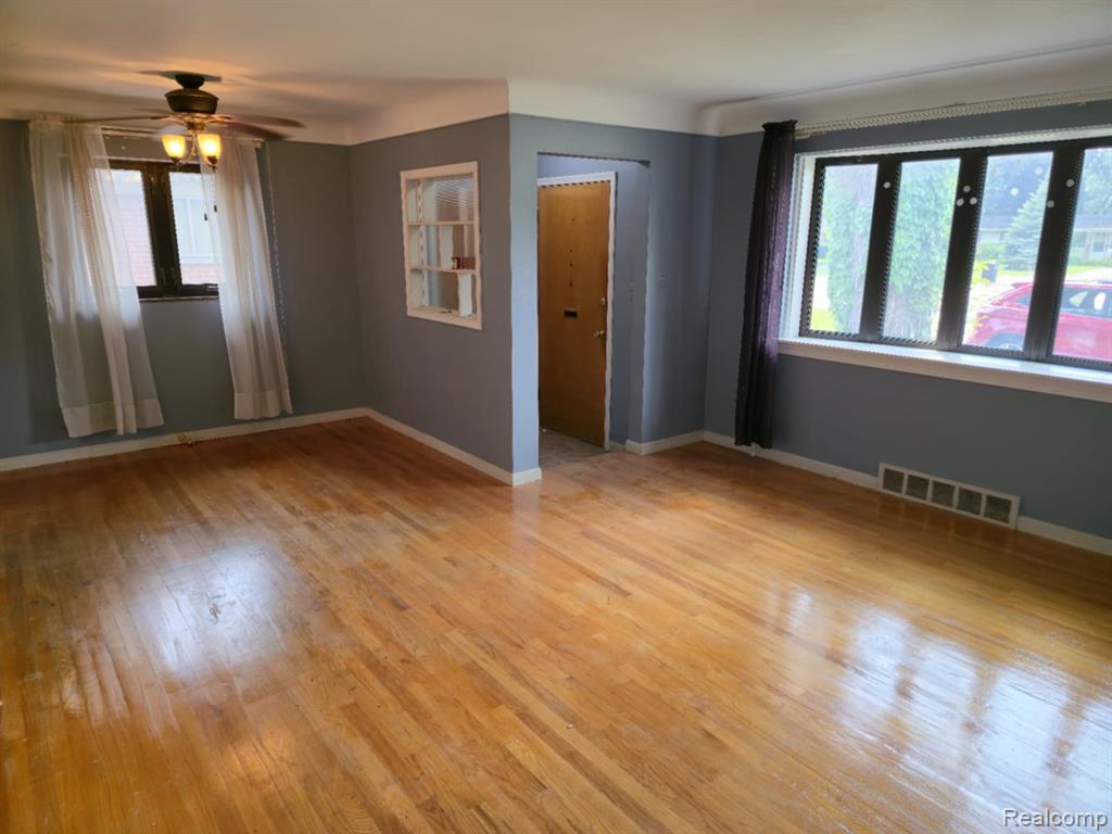 9036 Merriman Road Livonia, MI 48150 - Photo 4 of 25
