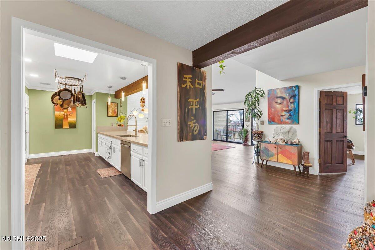 3415 Skyline Boulevard Reno, NV 89509 - Photo 5 of 49 a view of a living room