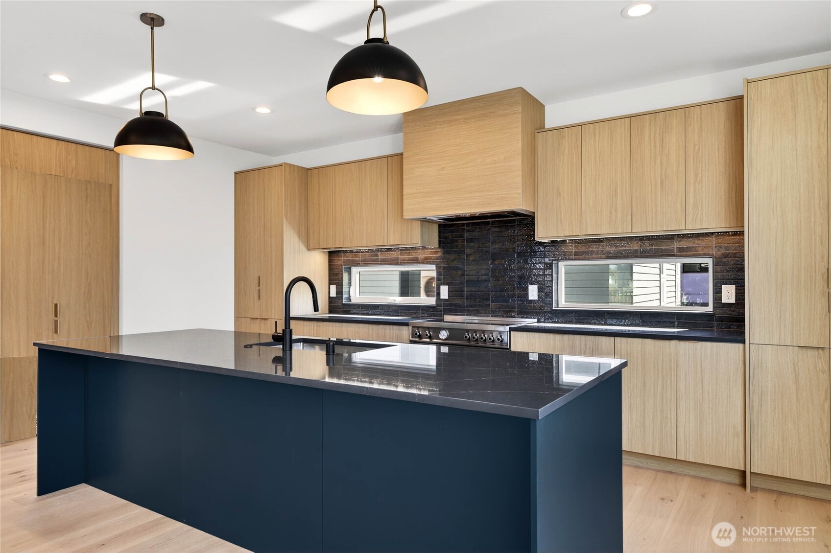 4144 44th Avenue Southwest Seattle, WA 98116 - Photo 7 of 35