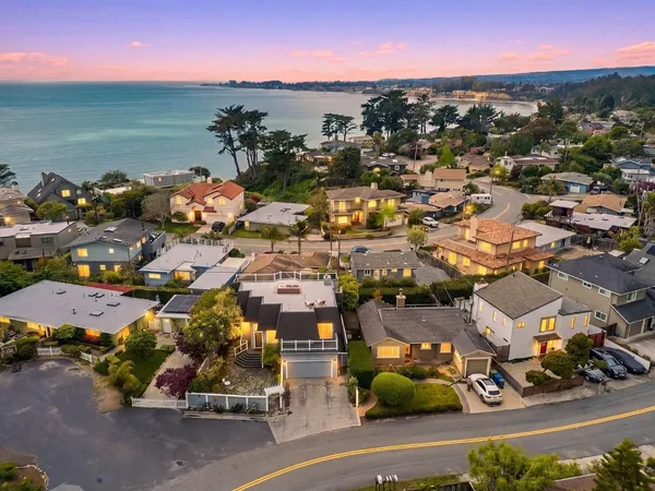 $1,725,000 | 523 Middlefield Drive, Aptos, CA 95003