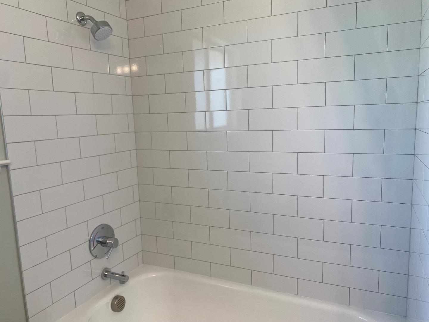 625 Comet Drive Foster City, CA 94404 - Photo 14 of 15 a bathroom with a bathtub