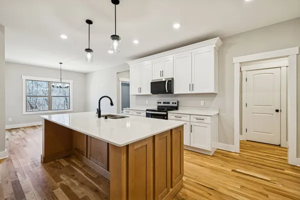 $899,000 | 1183 Hangar Road, Springfield, TN 37172