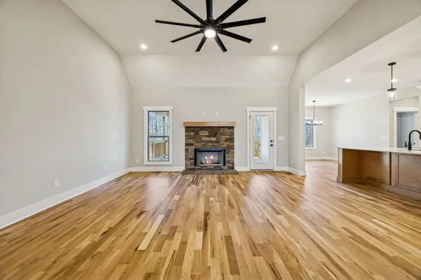 $899,000 | 1183 Hangar Road, Springfield, TN 37172