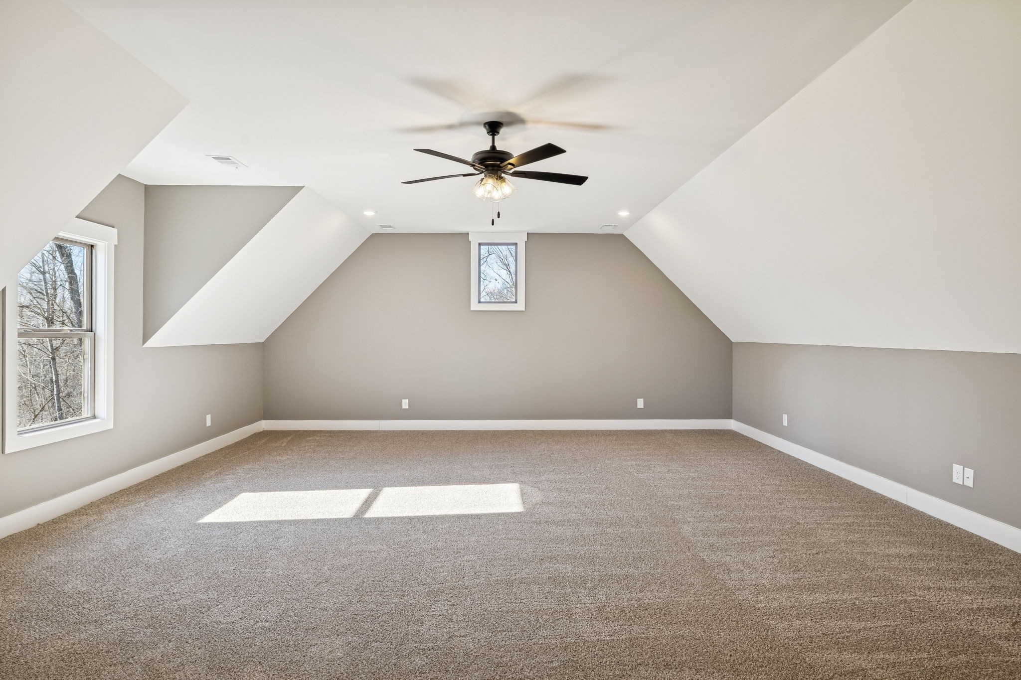 1183 Hangar Road Springfield, TN 37172 - Photo 41 of 69 an empty room with windows and fan