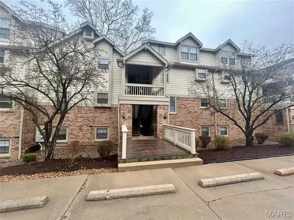 $145,000 | 2306 Canyonlands Drive, Unit D, Maryland Heights, MO 63043