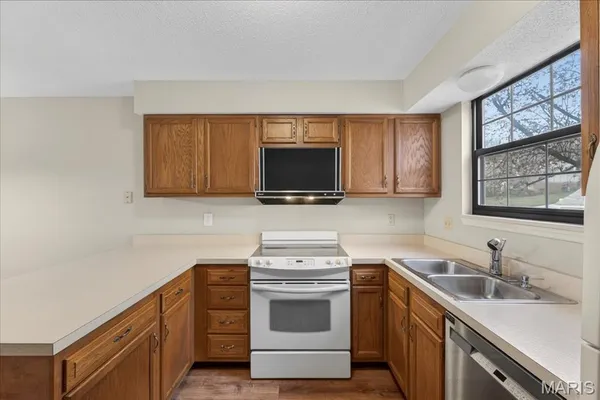 $145,000 | 2306 Canyonlands Drive, Unit D, Maryland Heights, MO 63043