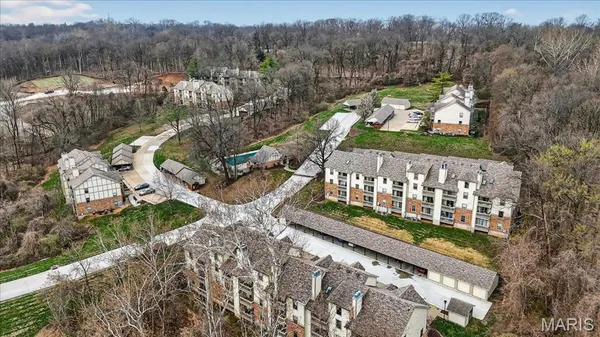 $145,000 | 2306 Canyonlands Drive, Unit D, Maryland Heights, MO 63043