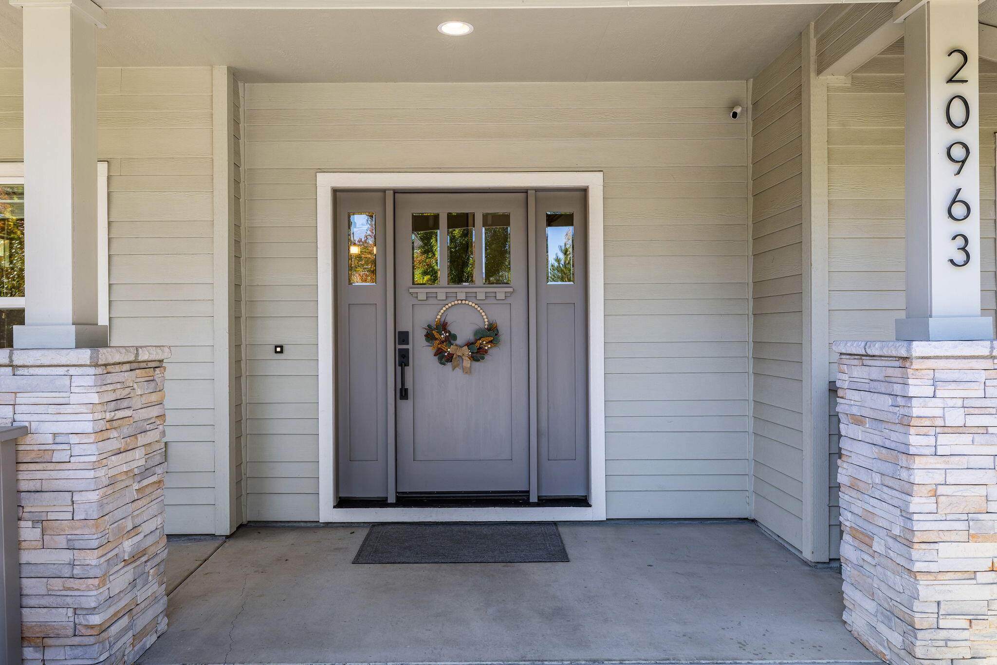 20963 Avery Lane Bend, OR 97702 - Photo 4 of 46 2024_09_27_20963_avery_lane-13