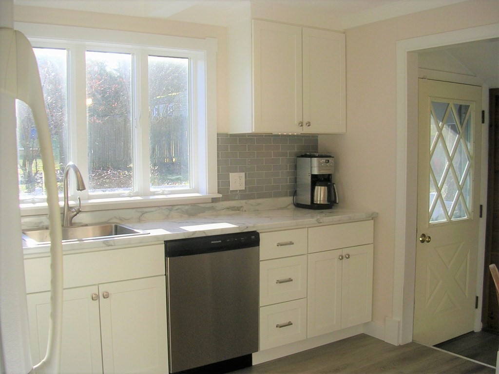 3 Muriel Road Groveland, MA 01834 - Photo 6 of 34 Gallery Image 6
