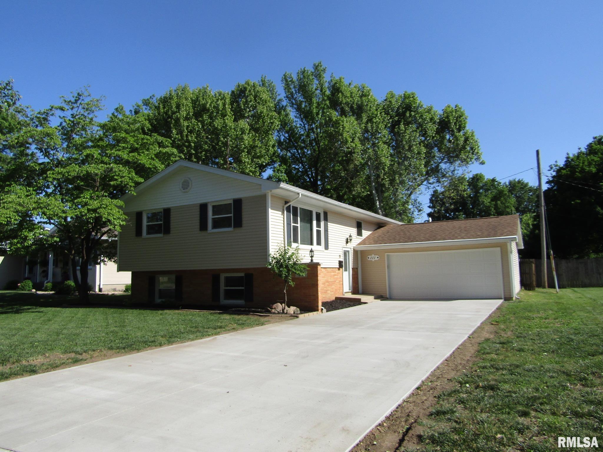 111 Collier Drive Springfield, IL 62704 - Photo 2 of 31