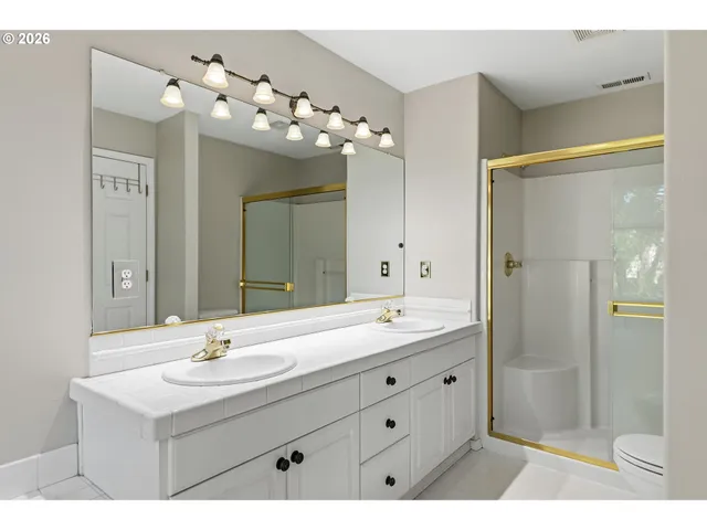 $425,000 | 22030 Southwest Grahams Ferry Road, Unit D, Tualatin, OR 97062