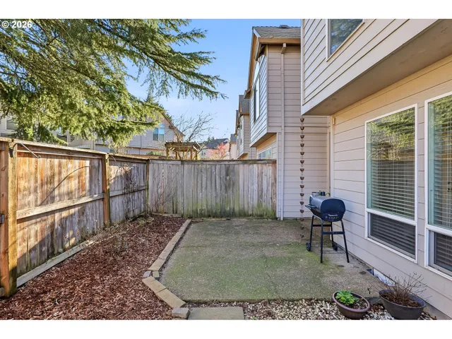 $425,000 | 22030 Southwest Grahams Ferry Road, Unit D, Tualatin, OR 97062