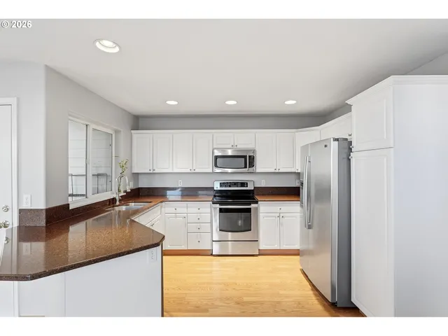 $425,000 | 22030 Southwest Grahams Ferry Road, Unit D, Tualatin, OR 97062