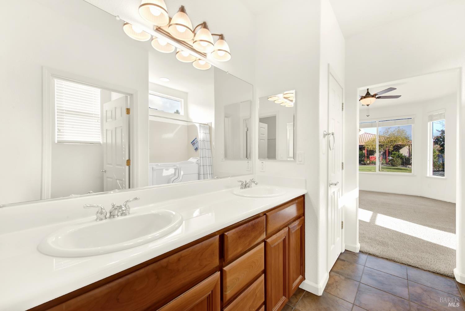 255 Rivercliff Drive Rio Vista, CA 94571 - Photo 35 of 60 Primary bathroom