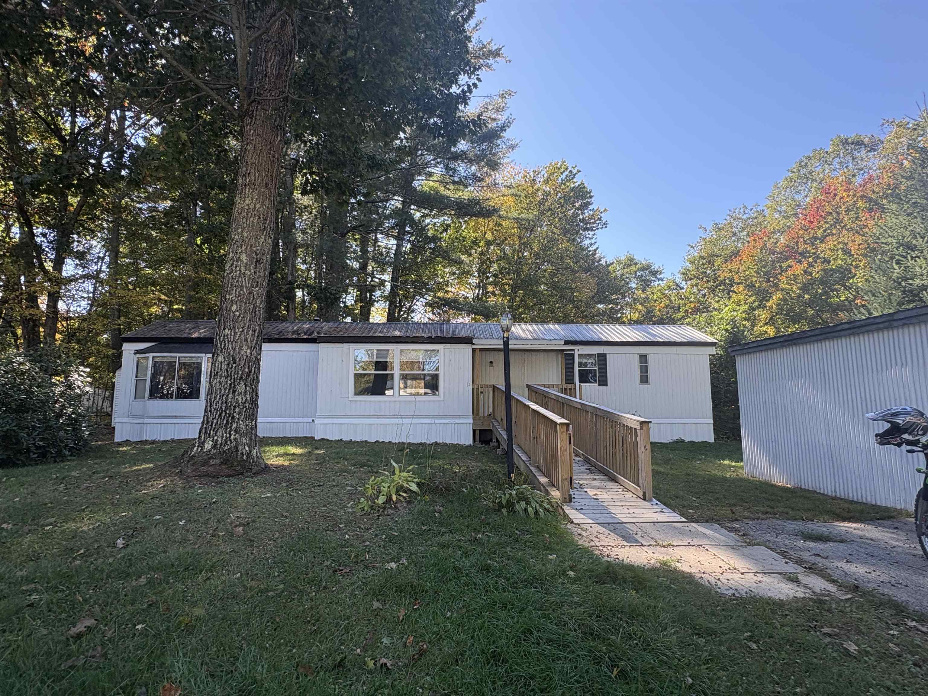 14 Queens Lane Epsom, NH 03234 - Photo 2 of 26