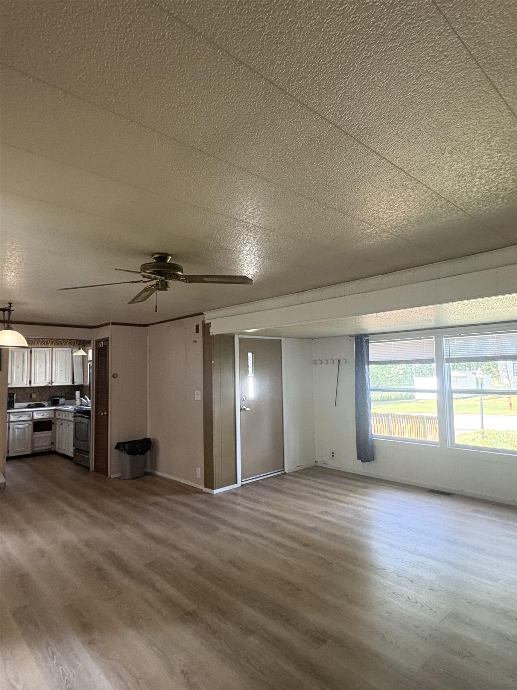 14 Queens Lane Epsom, NH 03234 - Photo 4 of 26