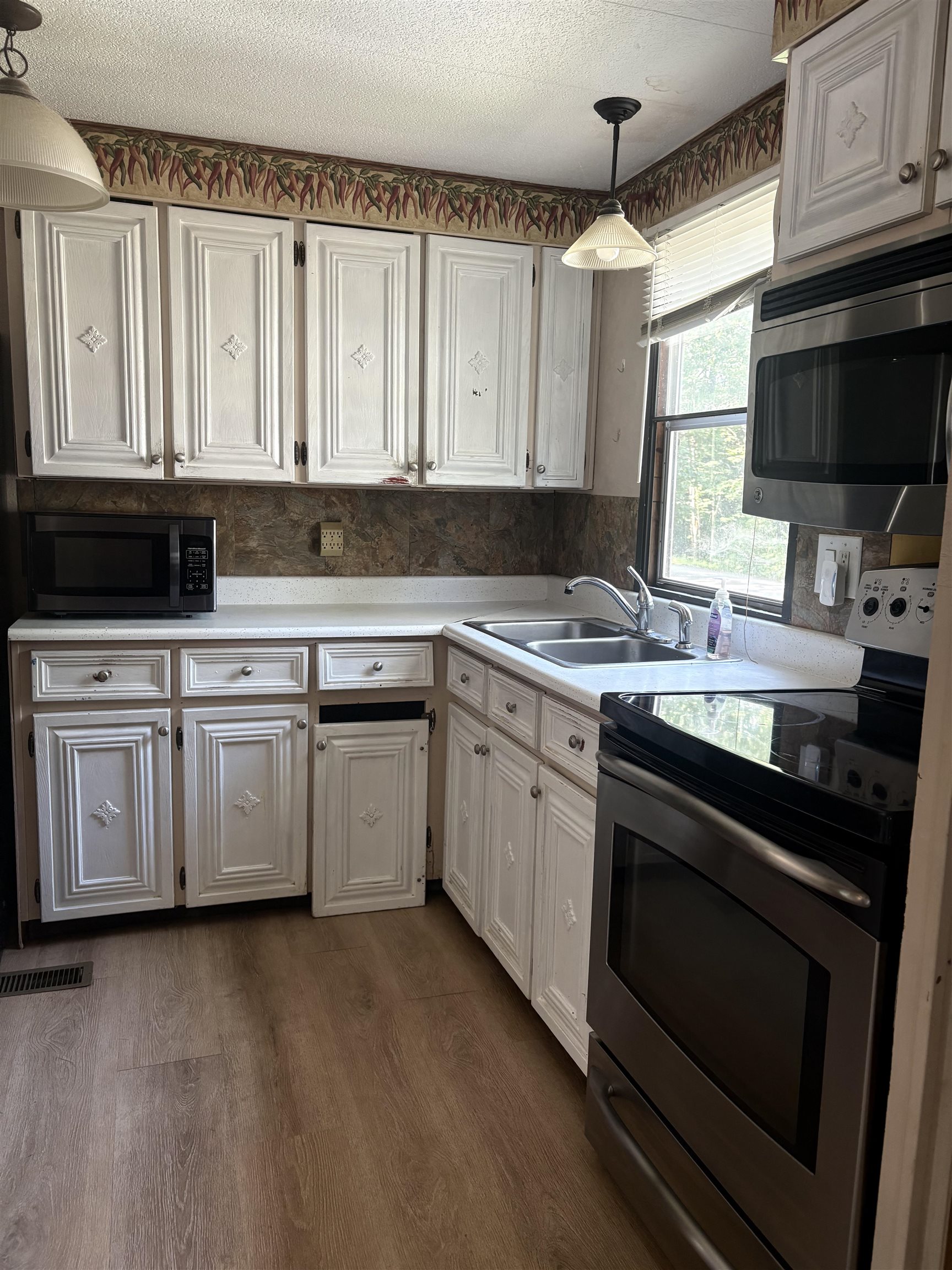 14 Queens Lane Epsom, NH 03234 - Photo 5 of 26