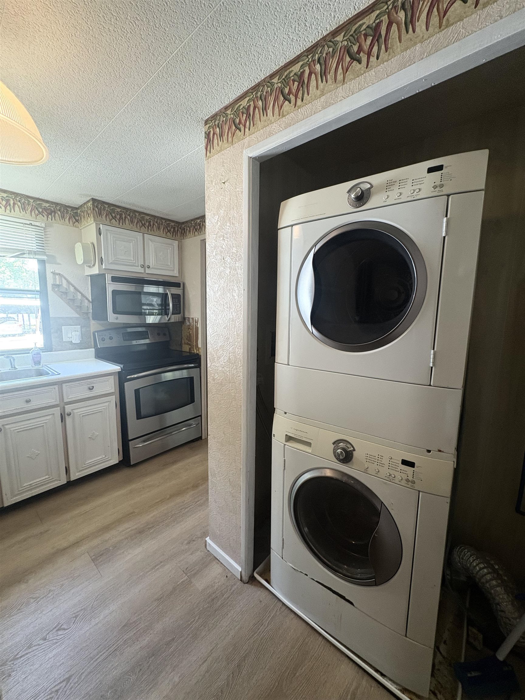 14 Queens Lane Epsom, NH 03234 - Photo 7 of 26