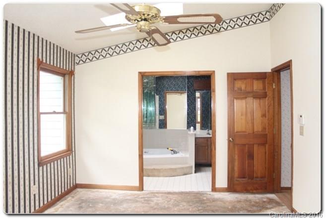 5701 Beaconsfield Road Charlotte, NC 28214 - Photo 5 of 10 Gallery Image 5