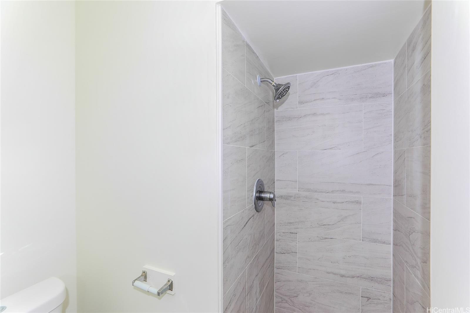 1719 Nuuanu Avenue, Unit 5F Honolulu, HI 96817 - Photo 21 of 25 a bathroom with a shower