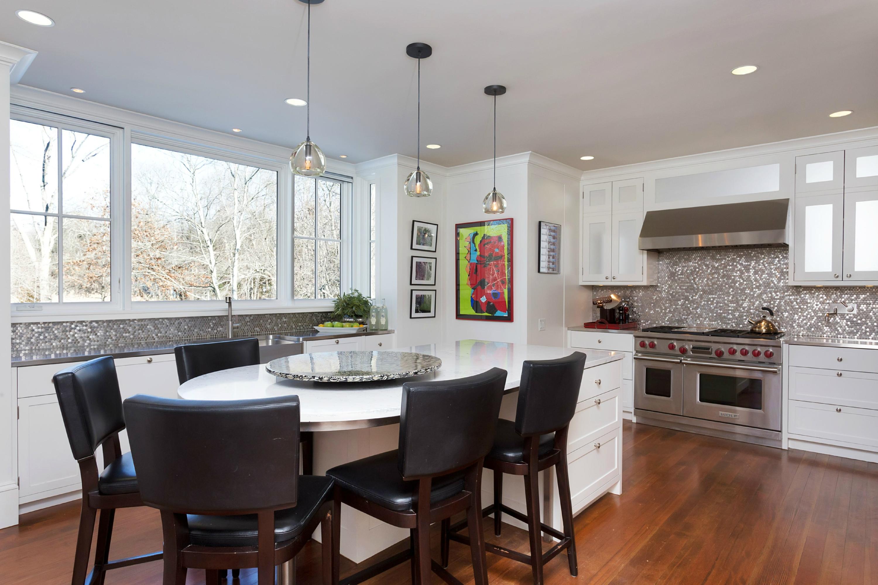39 Old Farm Road Darien, CT 06820 - Photo 14 of 36 a kitchen with stainless steel appliances granite countertop a stove a kitchen island a table and chairs