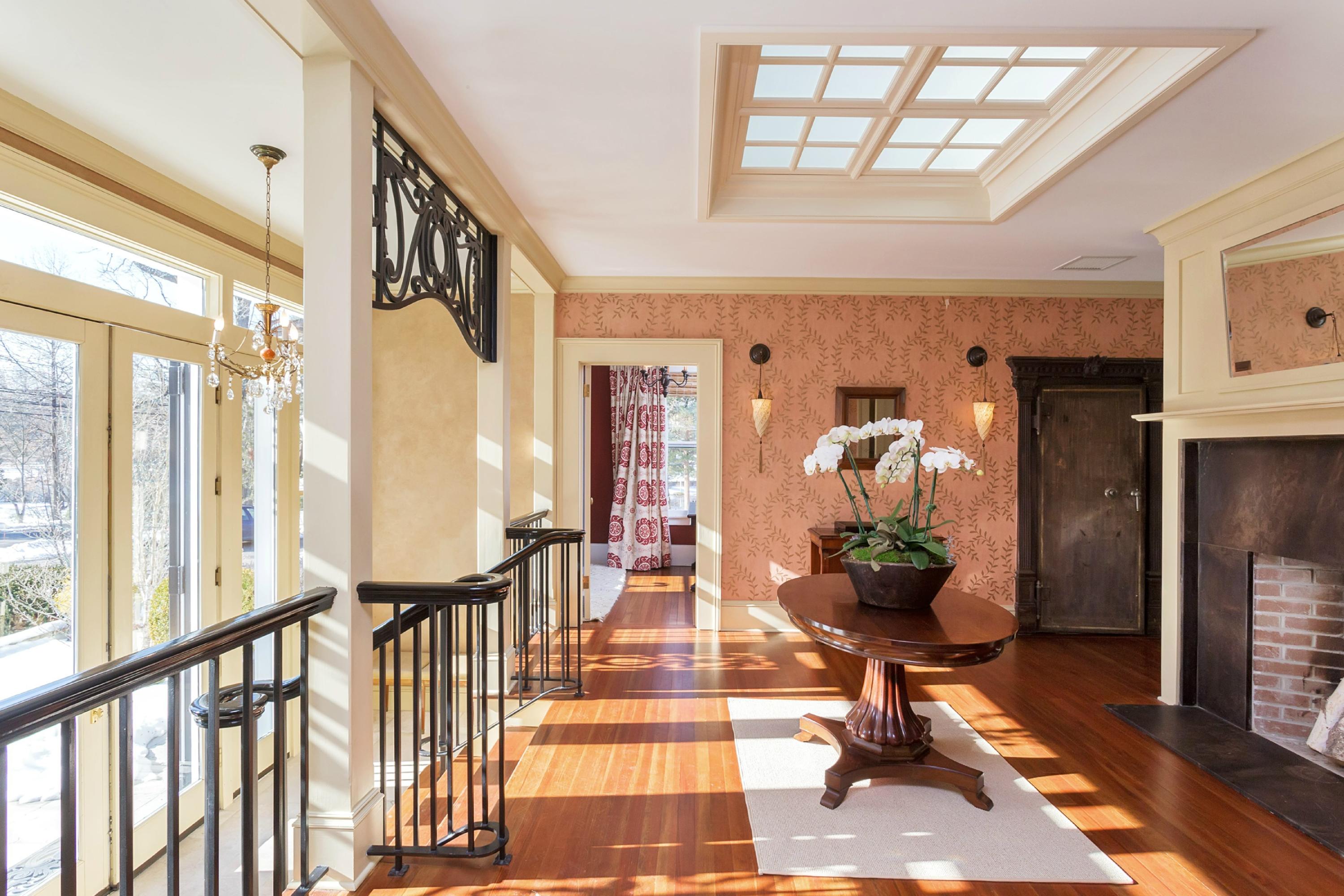 39 Old Farm Road Darien, CT 06820 - Photo 4 of 36 a view of a interior of the house