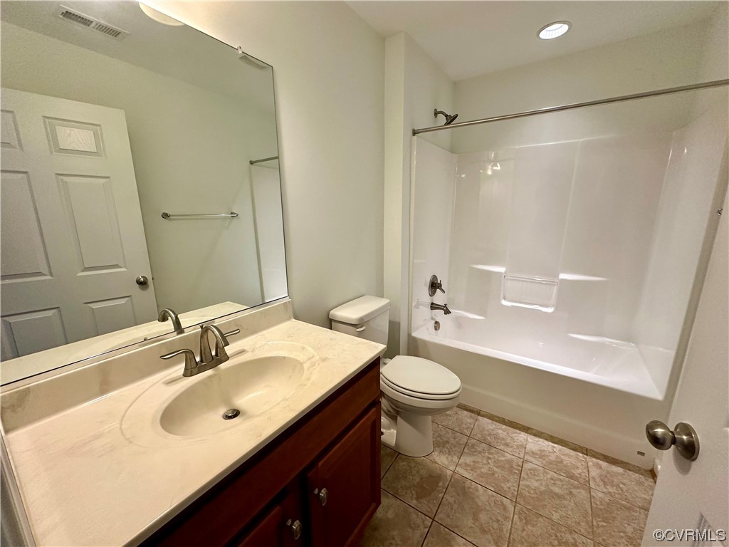 3314 Kennington Park Road Aylett, VA 23009 - Photo 19 of 36 a bathroom with a sink and a mirror
