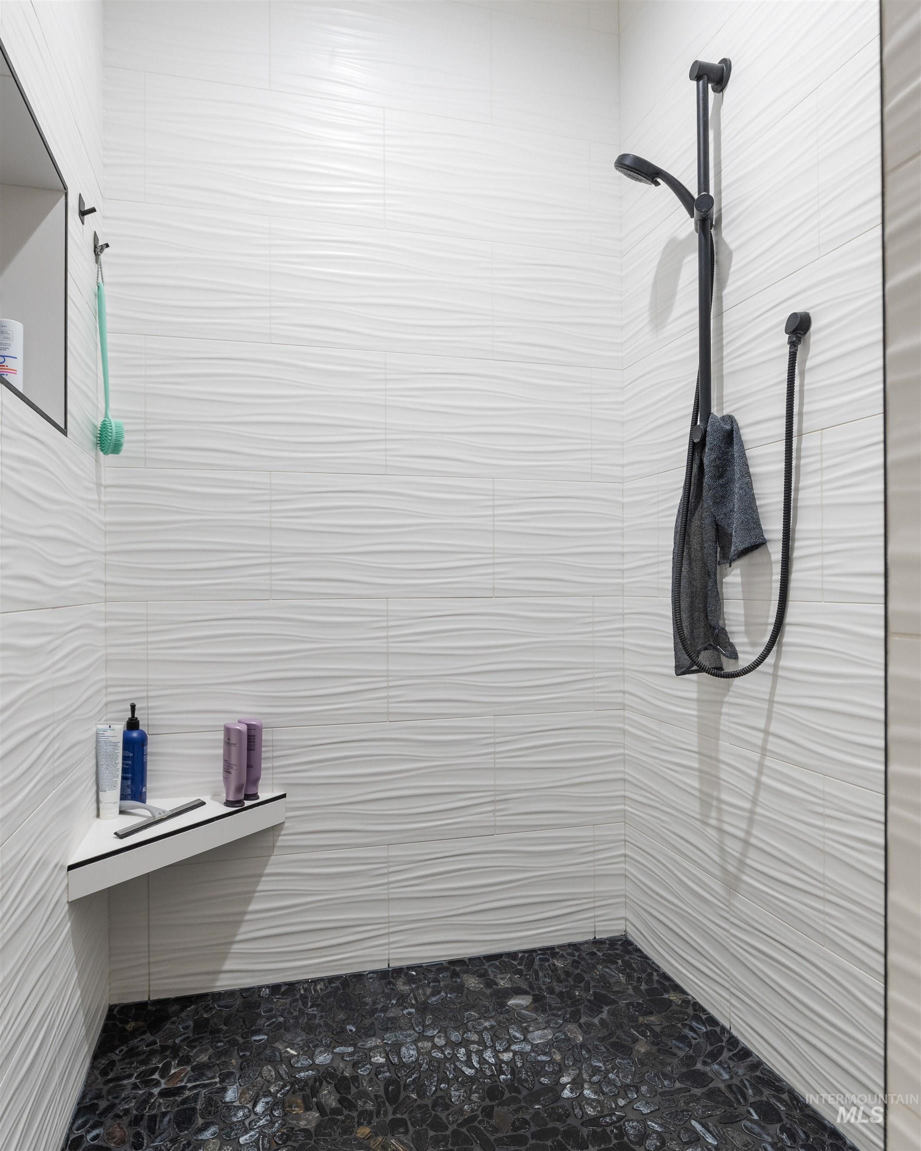 16901 Spring Meadow Drive Caldwell, ID 83607 - Photo 36 of 50 Full bath with tiled shower