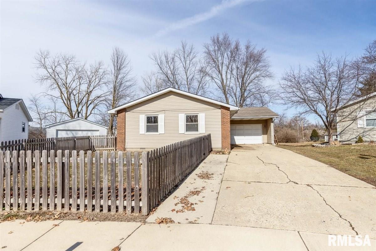 401 Armor Road Springfield, IL 62704 - Photo 1 of 17