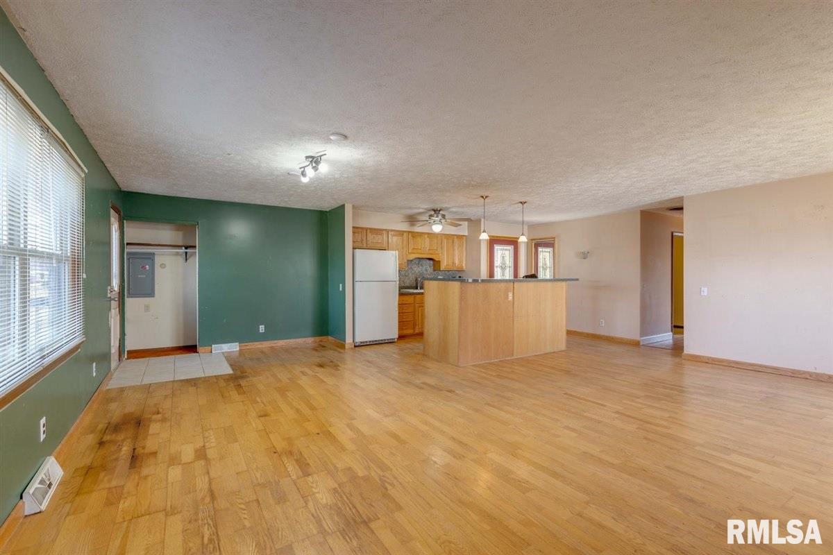 401 Armor Road Springfield, IL 62704 - Photo 3 of 17