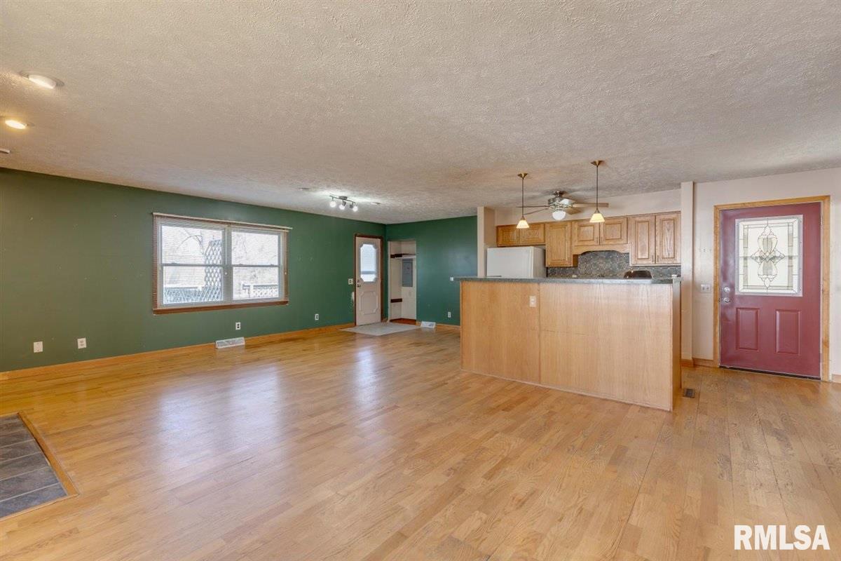 401 Armor Road Springfield, IL 62704 - Photo 4 of 17